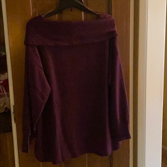 New off the shoulder sweater - Picture 2 of 2